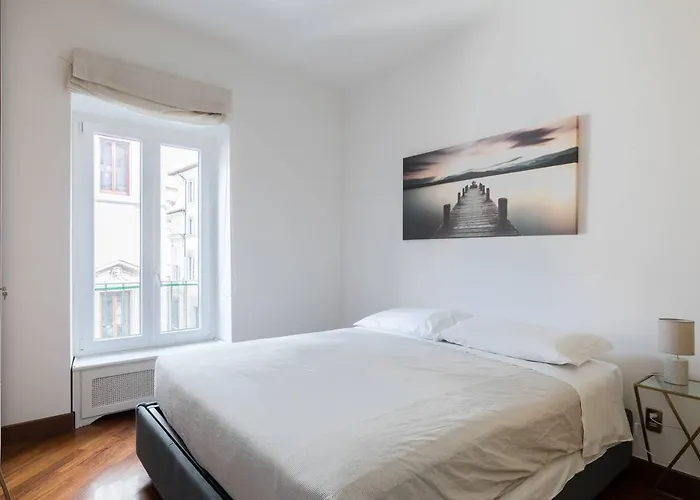 Queenavona Apartment