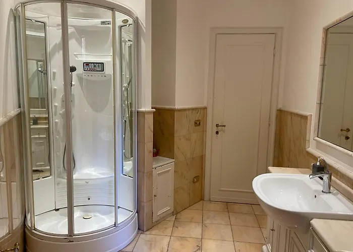 Queenavona Apartment