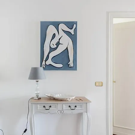 Queenavona Apartment *